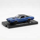 M2 Machines 1971 Dodge Charger R/T 440 Pack 1:64 diecast in metallic blue with black vinyl roof and collector display base.